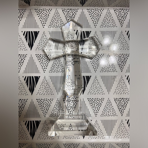 Glass Cross - Picture 2 of 3